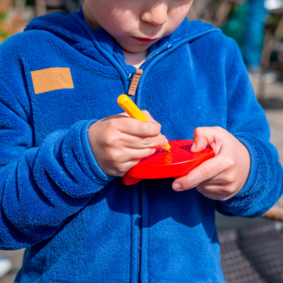 Casaco azul para criança, tecido felpudo, com fecho azul