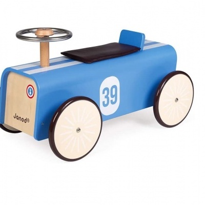 Veículo de brinquedo infantil em madeira azul com volante metálico