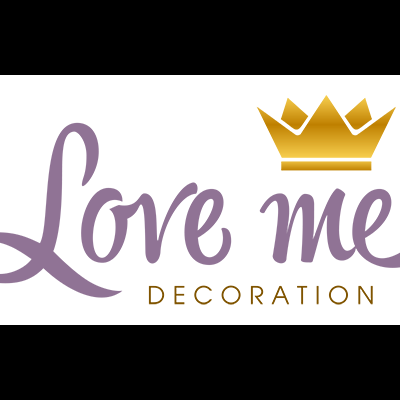 Logótipo Love me Decoration com coroa dourada