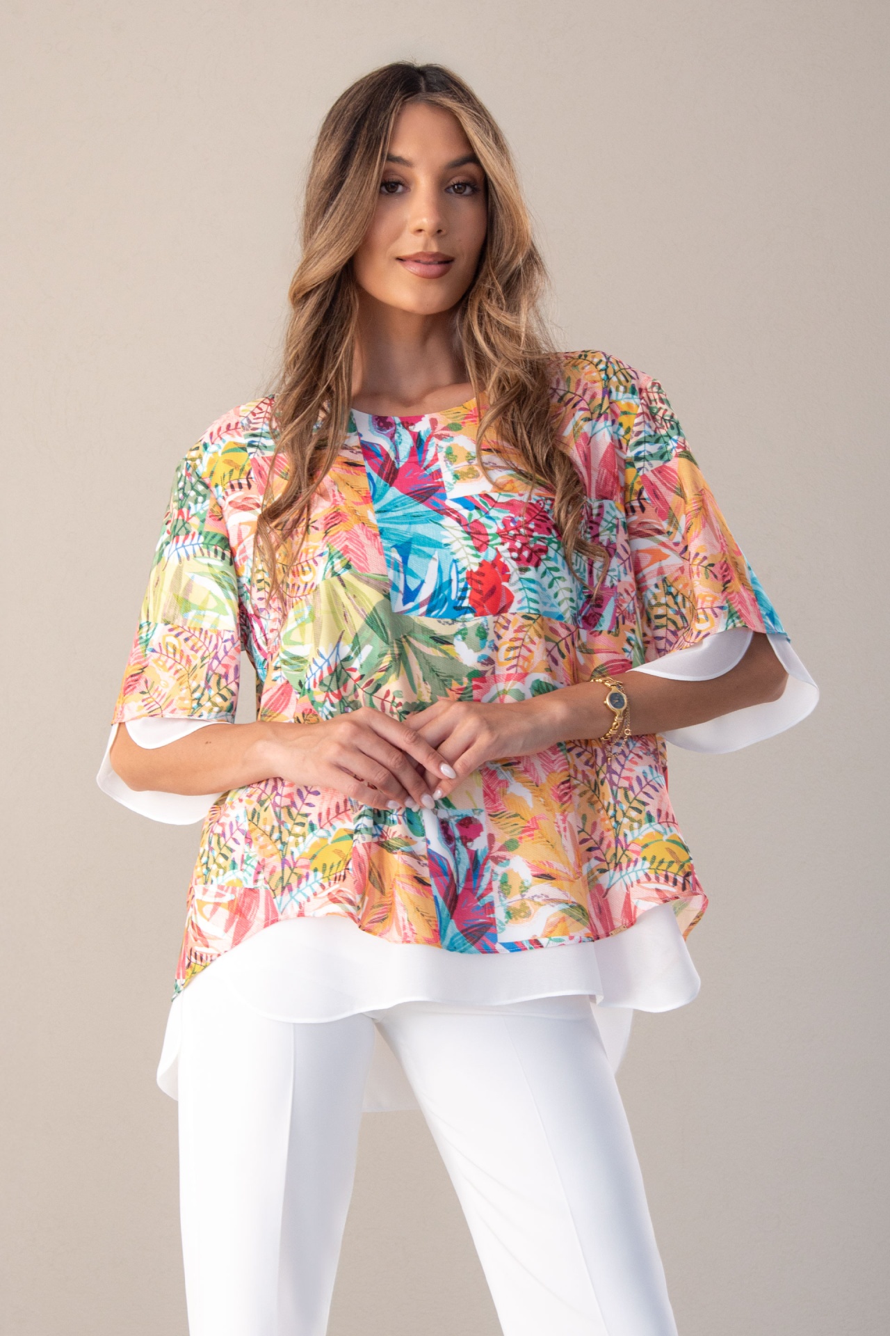 Jay Blouse Blusa feminina floral colorida com acabamento branco e calças brancas