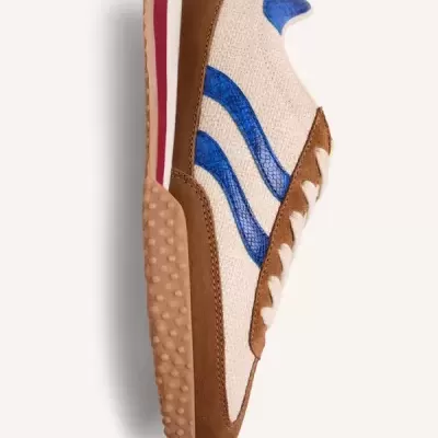 sapatilha desportiva castanha branca e azul com sola texturada