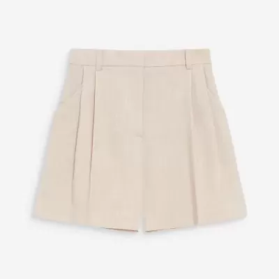 Calção feminino bege claro com pregas frontais