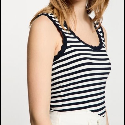 Regata riscada preta e branca com alças onduladas