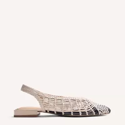 Sapatilha feminina bege trançada com salto baixo