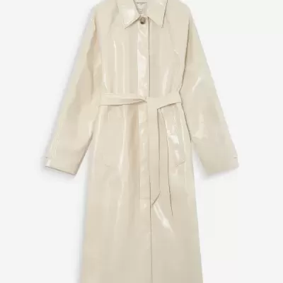 Casaco comprido creme brilhante com cinto e botões