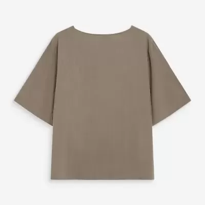 Blusa castanha clara de manga curta com padrão texturizado