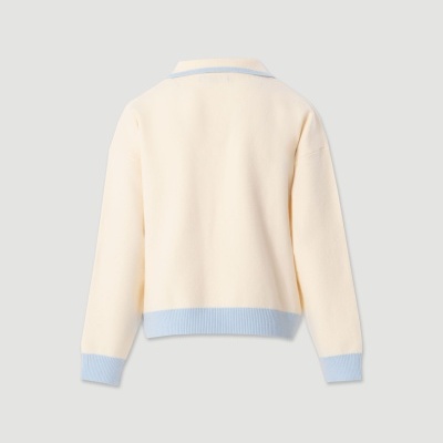 Casaco creme com detalhes em azul claro