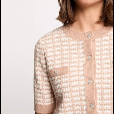 camisola malha bege branco manga curta botões decorativos