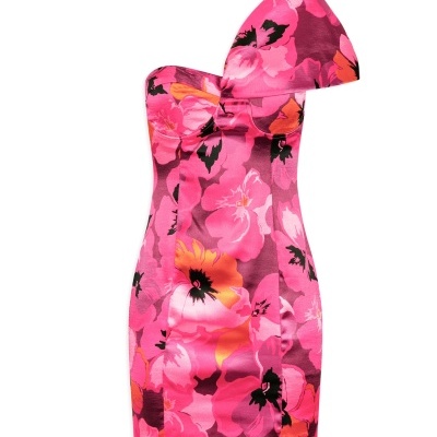 Vestido curto rosa com padrão floral e um ombro só