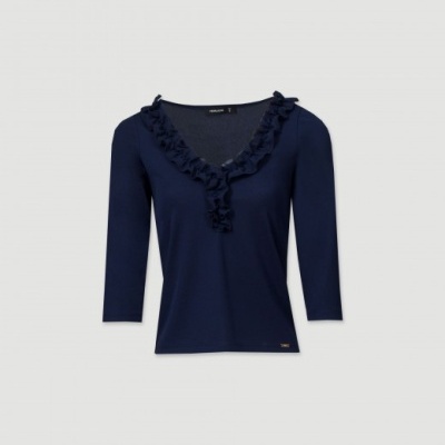 Camisola azul marinho com folhos no decote e mangas três quartos