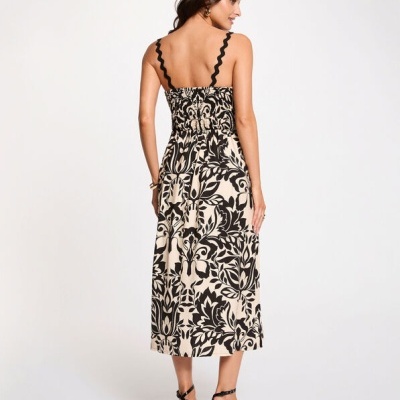 Vestido midi feminino preto e bege com padrão floral e alças onduladas