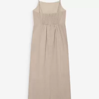 Vestido comprido bege claro com alças finas e parte superior franzida