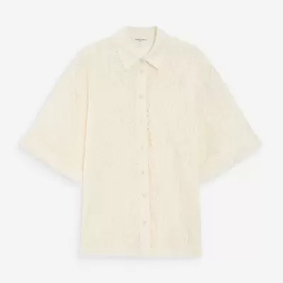 Camisa rendada bege claro feminina com botões e golinha