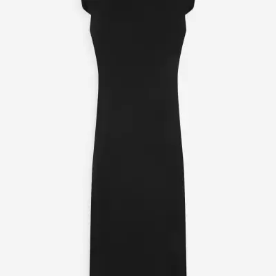 Vestido preto midi com decote quadrado e mangas curtas estruturadas