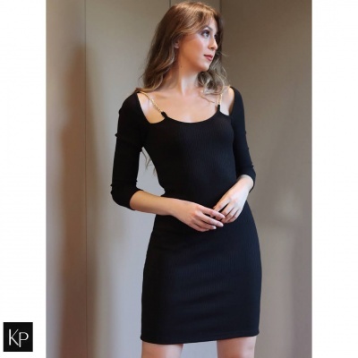 Vestido justo preto de malha com alças douradas e mangas 3/4