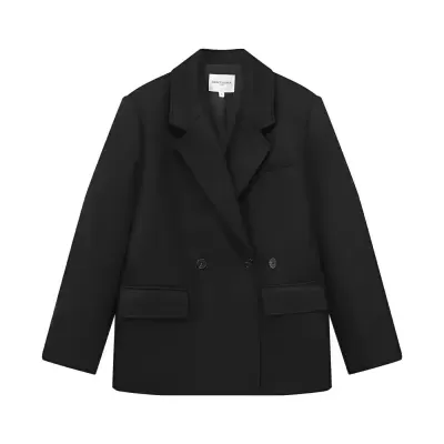 Blazer preto de mulher com botões e bolsos