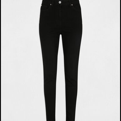Calças pretas de ganga skinny com botão e cinco bolsos
