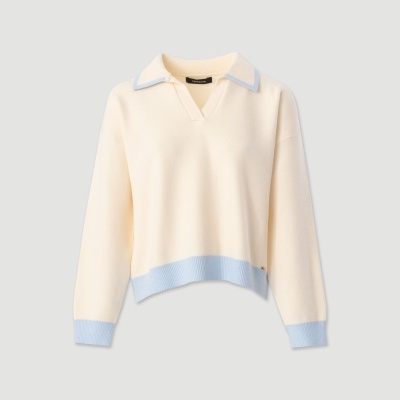 Camisola creme com gola em V e gola de polo azul clara