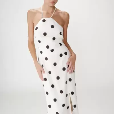 Vestido comprido branco com bolinhas pretas e alças finas