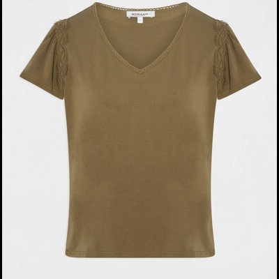 T-shirt feminina verde-oliva com decote em V e mangas com renda