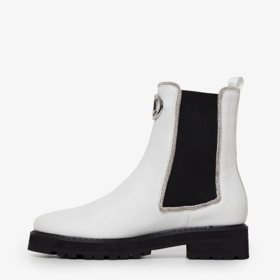 Botim Chelsea branco com elástico preto e sola preta grossa