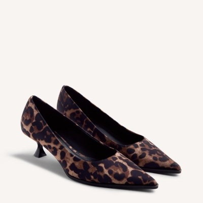 Sapatos de salto baixo com padrão leopardo castanho e preto