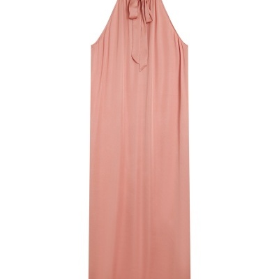 Vestido longo rosa claro com gola alta e laço
