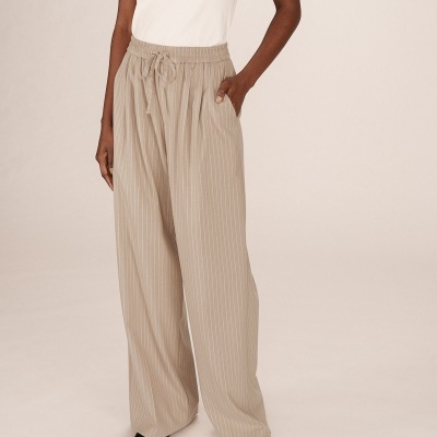 Calças compridas femininas bege riscas brancas cintura elástica com cordão