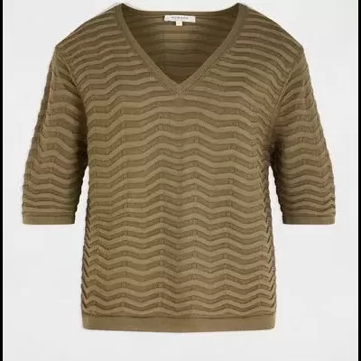 Camisola verde-oliva com padrão ondulado e decote em V