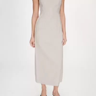 Vestido comprido bege claro com alças finas e decote quadrado