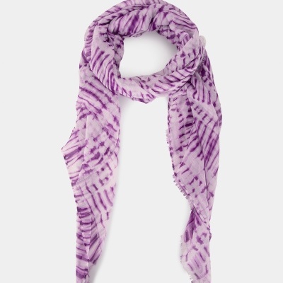 Lenço lilás com padrão roxo em tecido leve e bico triangular