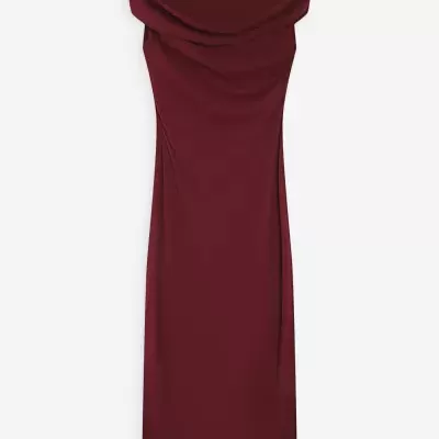 Vestido midi bordô sem alças com decote em dobra