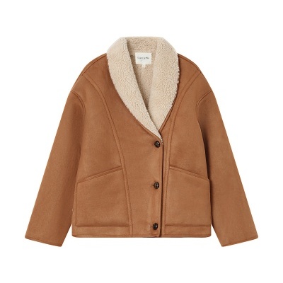 Casaco castanho claro com gola rever felpuda e botões