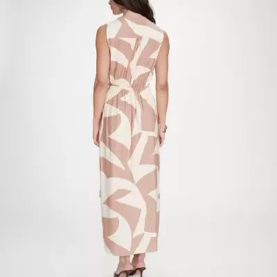 Vestido comprido bege e branco com padrão abstrato