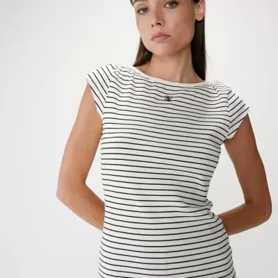 Top riscas finas horizontais pretas e branco com logótipo bordado