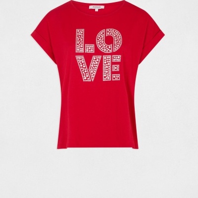 T-shirt vermelha com estampa LOVE em branco