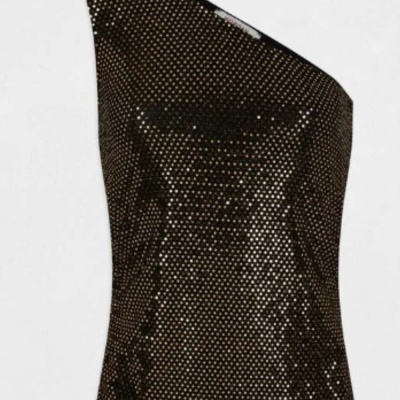Top feminino preto com pontos dourados e um ombro só