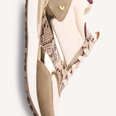 Ténis desportivo bege com detalhes em pele tipo cobra e dourado