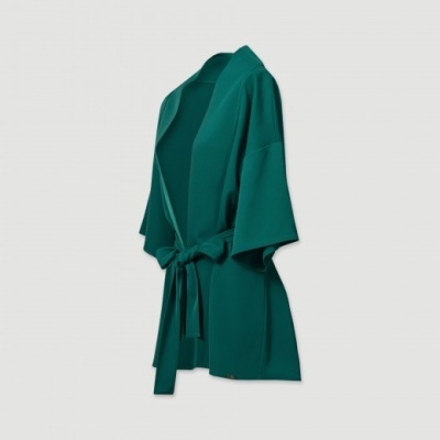 Casaco kimono verde com cinto e mangas largas