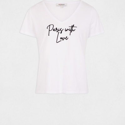 Camiseta branca com texto preto Paris with Love
