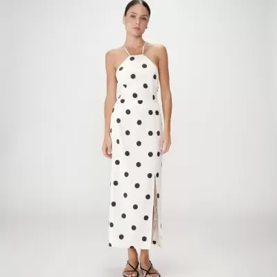 Vestido longo branco com bolinhas pretas e alças finas