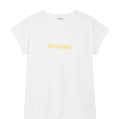 T-shirt branca com texto amarelo biscotti