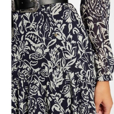Vestido florido azul escuro e branco com cinto preto