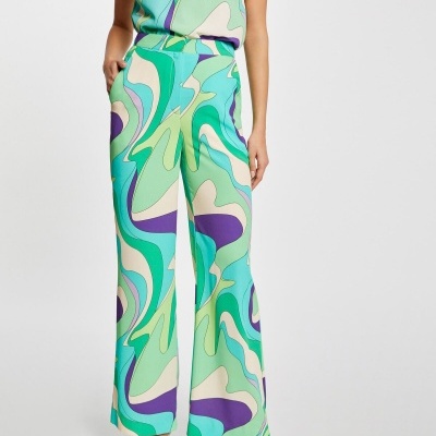 Conjunto feminino top e calças largas com padrão abstrato verde azul creme roxo