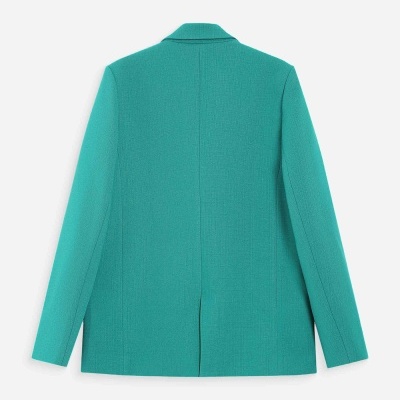 Blazer verde turquesa visto de costas com gola e mangas compridas