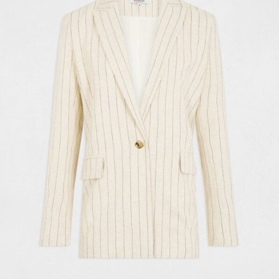 Blazer bege com riscas verticais finas castanhas e botão castanho