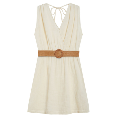 Vestido curto creme com cinto castanho e laço nas costas