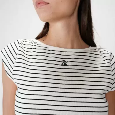 Top branco às riscas pretas com bordado GZ no peito