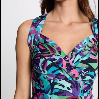 Top feminino multicolorido com padrão abstracto e decote em V