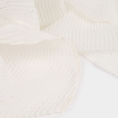 tecido branco texturizado com partículas douradas